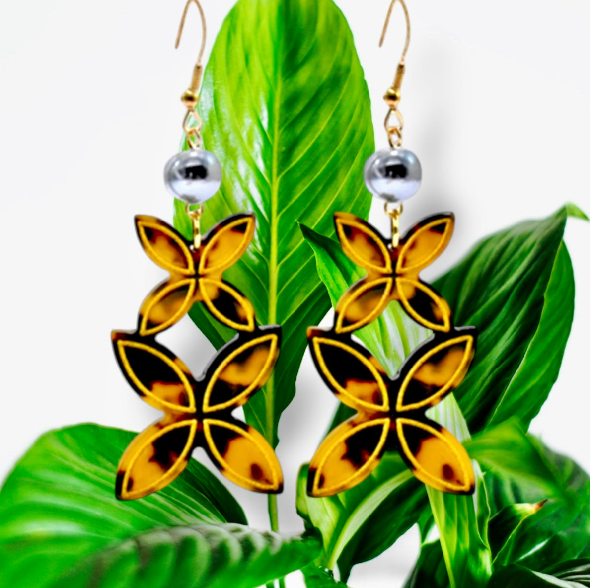 Tiare - Pre-Order Flower With Black Pearl Earrings