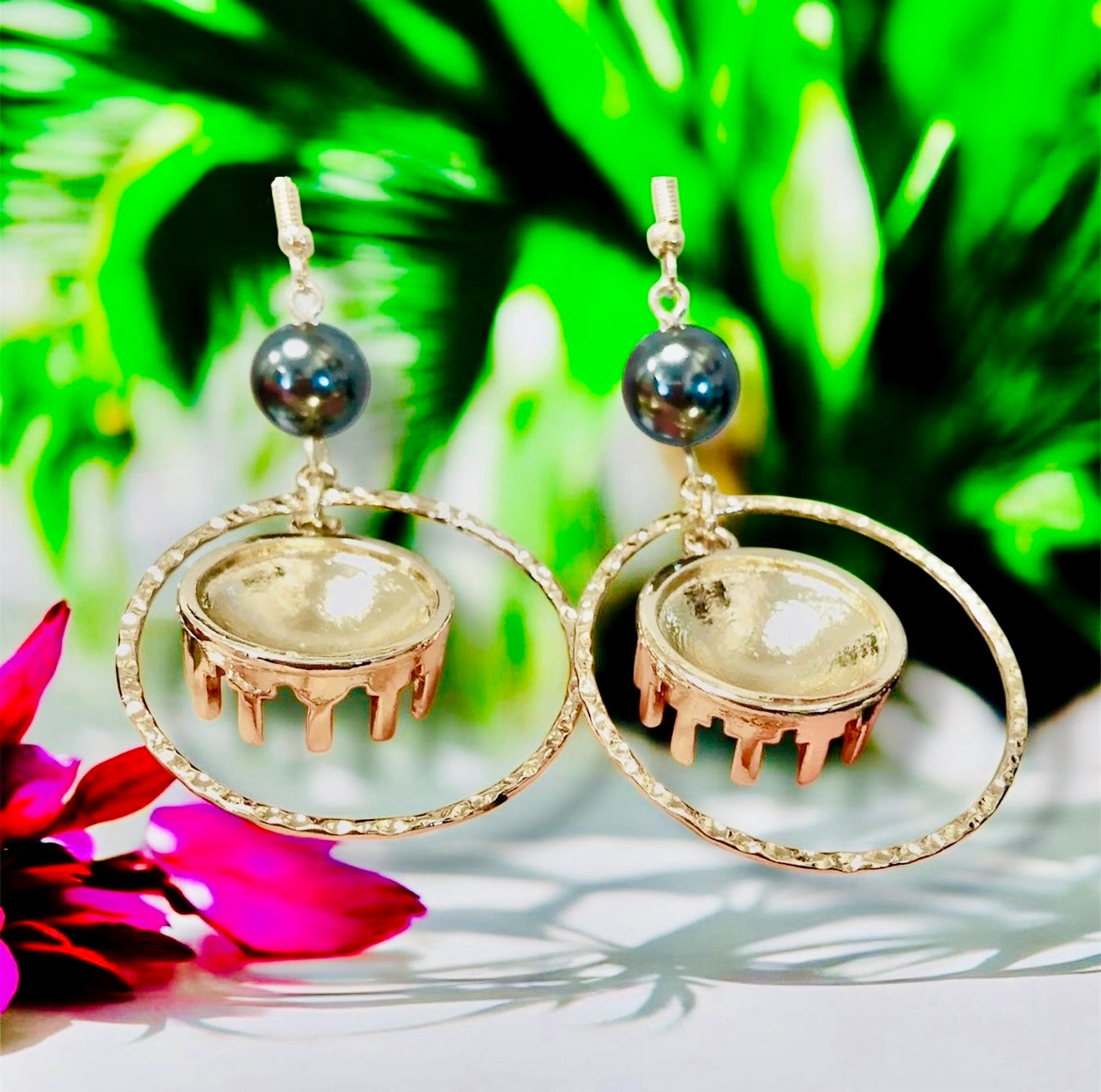 Kaimana-Pre-Order-Samoan Kava Bowl: Hamilton Gold Earrings with Shell Pearls