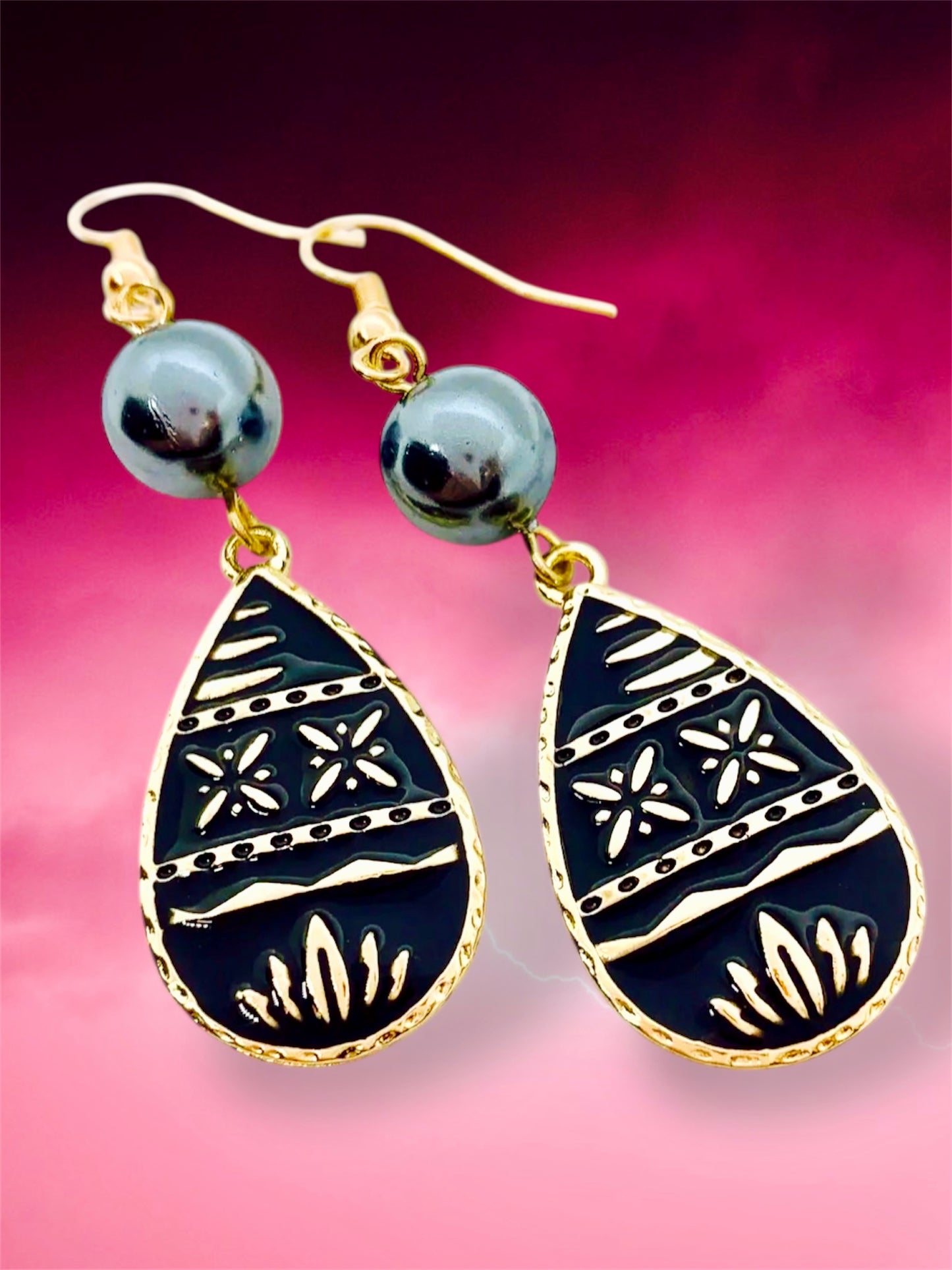 Malie-Pre-Order-Tribal Hamilton Gold Earring with Shell Pearls