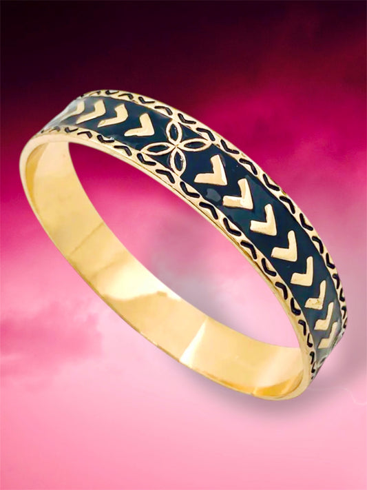 Momiola-Pre-Order-Black Enameled Hawaiian Hamilton Gold Bangle