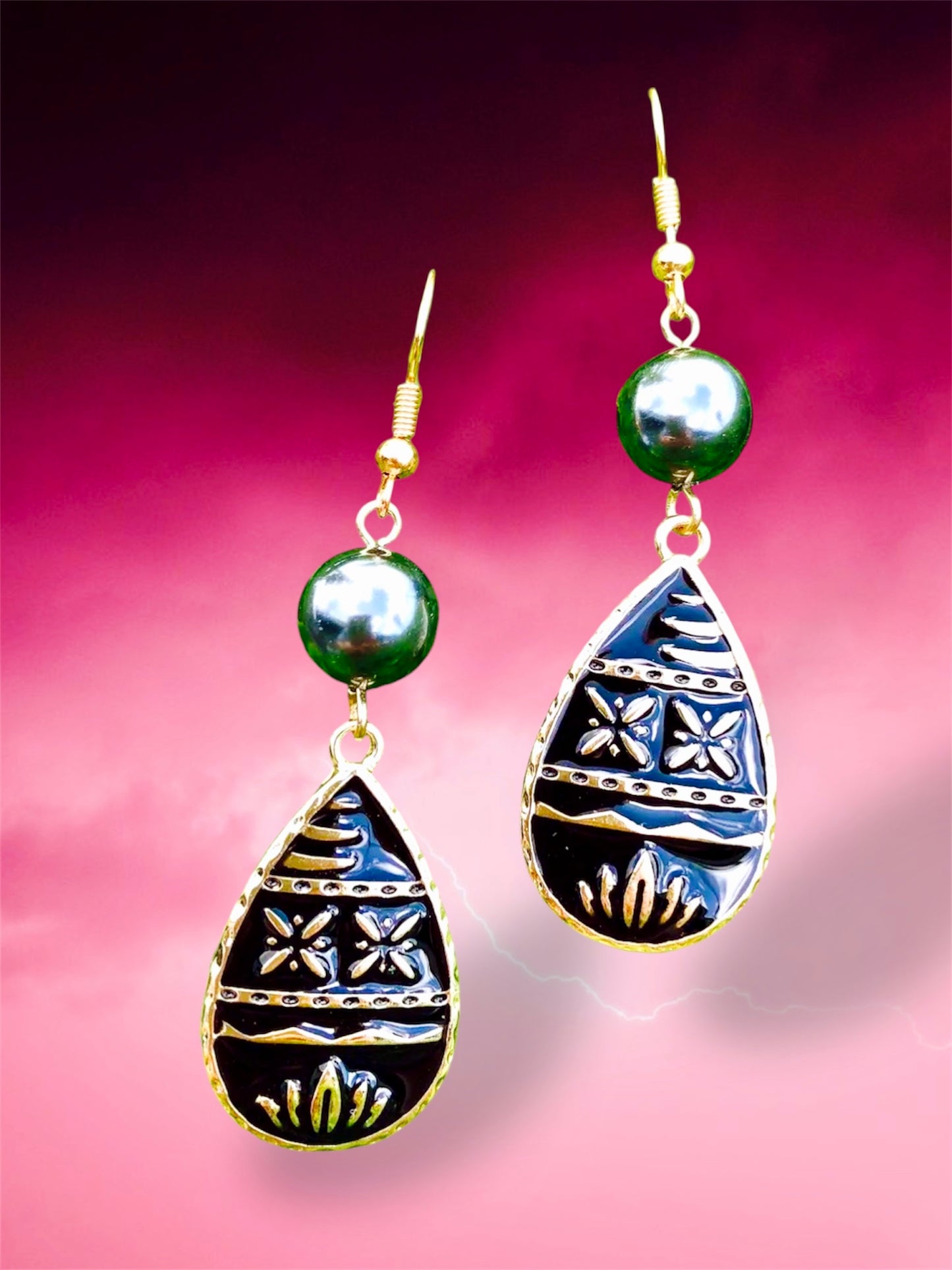 Malie-Pre-Order-Tribal Hamilton Gold Earring with Shell Pearls